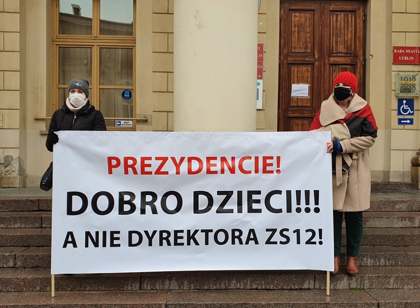 Konflikt w Zespole Szkół nr 12 w Lublinie. Rodzice chcą odwołania dyrektora. Decyzję podejmą radni