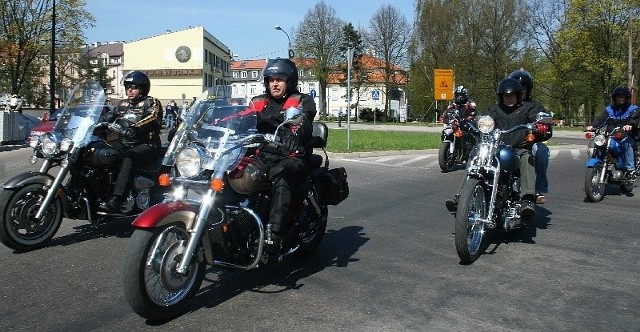O 9.30 na placu przed Pałacem Branickich spotkali się podlascy motocykliści. Prezentacją swoich maszyn rozpoczęli sezon 2009.