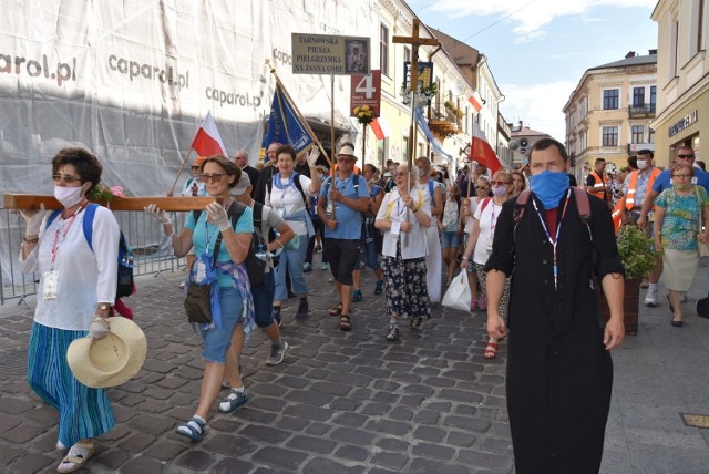 Pielgrzymka tarnowska po raz pierwszy została zorganizowana w formie sztafety przed rokiem. Teraz pątnicy znowu będą iść tylko w wyznaczone dni - w każdym trzy inne grupy