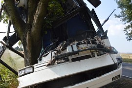 Wypadek autobusu z pracownikami firmy Amazon. Nie żyje kierowca, 13 osób  rannych | Gazeta Wrocławska
