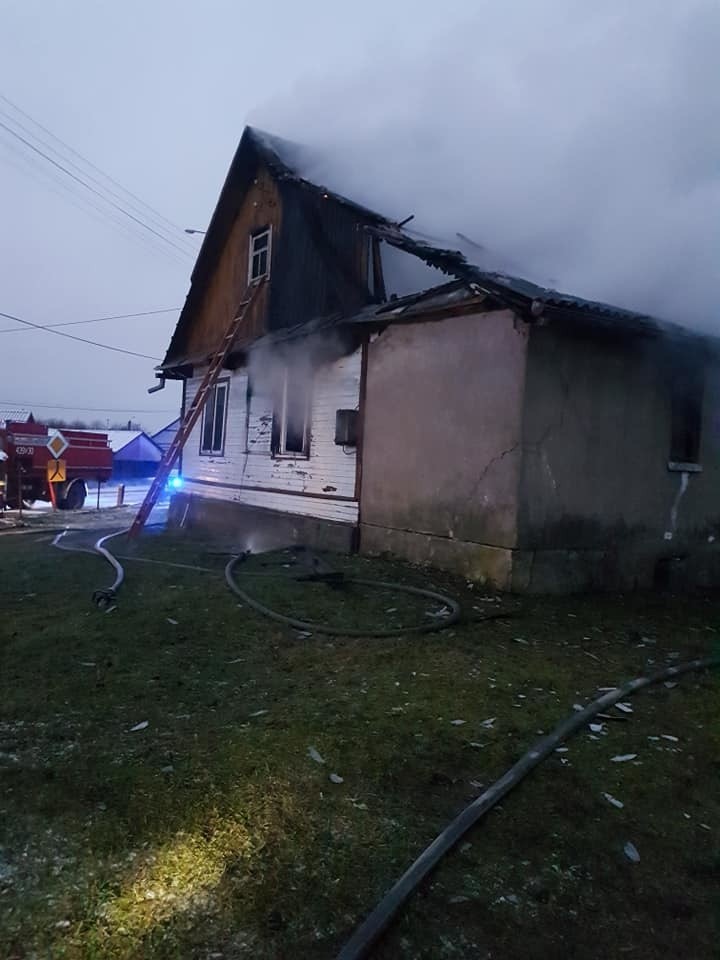 Pożar w Narwii. Dwie rodziny straciły dach nad głową