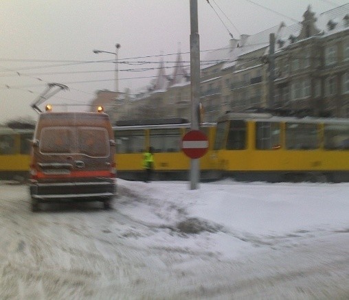 Kolejny tramwaj zablokował tory na placu Kościuszki.