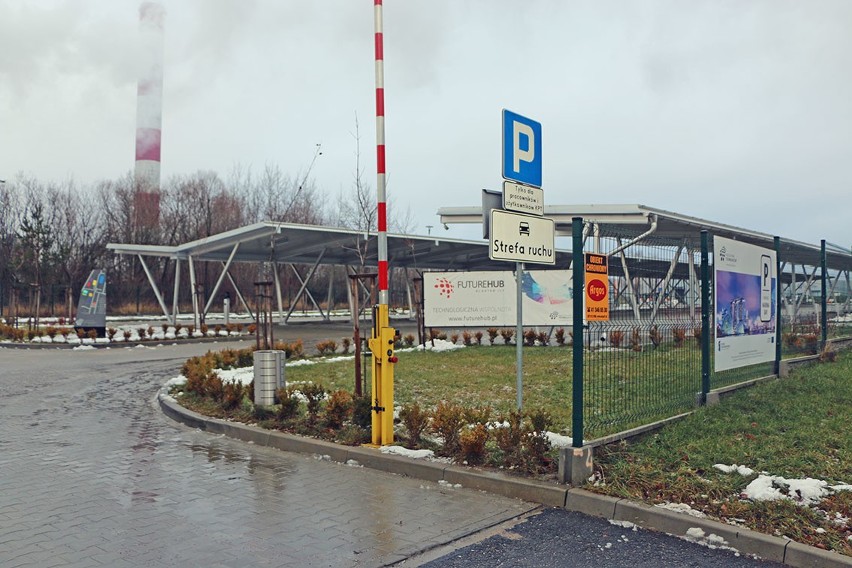Ekologiczny parking i stacje do ładowania elektrycznych aut udostępnione w Kielcach 