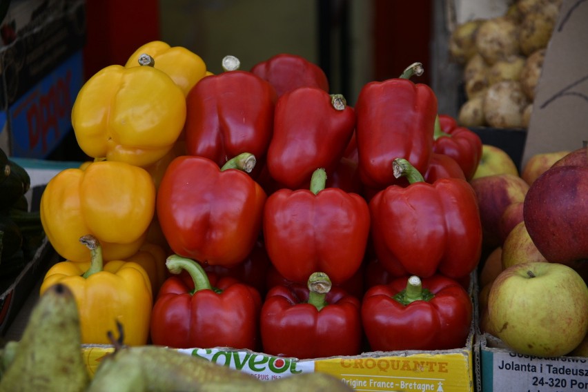 Cena papryki wynosiła 15 złotych za kilogram.