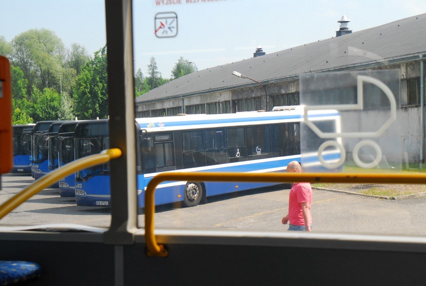 Kraków. Niepokojąca sytuacja w MPK. Kierowcy autobusów odchodzą z pracy, pasażerowie cierpią, a radni interweniują