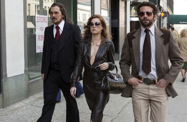 Koncert gry w American Hustle dają od lewej: Christian Bale, Amy Adams i Bradley Cooper