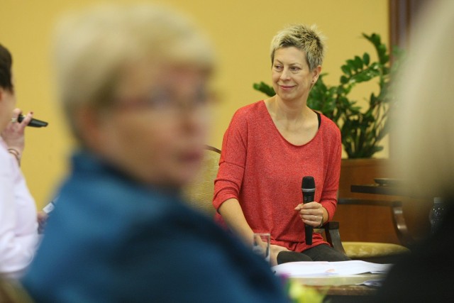 Czas na superwoman, czyli jak osiągnąć sukces w pracy Znana dziennikarka i prezenterka telewizyjna Dorota Warakomska, przedstawicielka Kongresu Kobiet, przyjechała do Kielc, by rozmawiać z najbardziej aktywnymi zawodowo mieszkankami naszego regionu i podzielić się własnymi doświadczeniami w pracy.