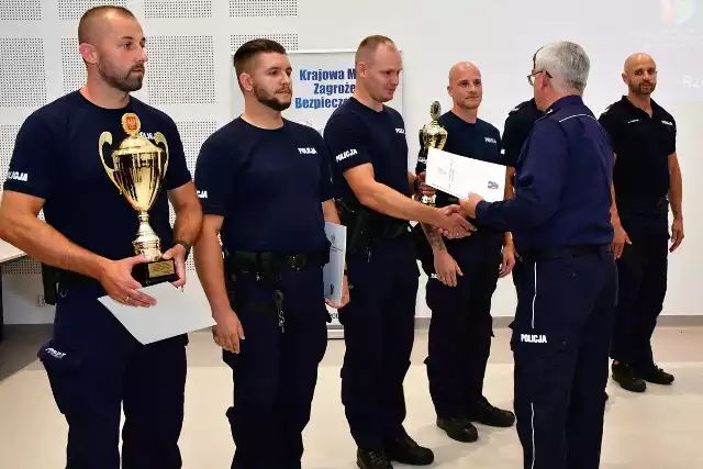 Policjanci z Komendy Powiatowej Policji w Mielcu zwyciężyli w tegorocznym, podkarpackim finale ogólnopolskiego konkursu par patrolowych "Patrol Roku 2023".