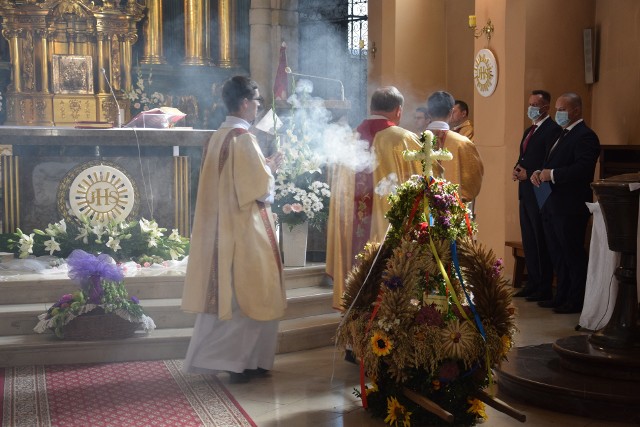 Msza święta dożynkowa w parafii Świętej Trójcy w Jędrzejowie. Za plony dziękowała cała gmina Jędrzejów.