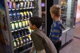 Cukier i tłuszcz prosto z automatu. Usuwanie niezdrowej żywności z bydgoskich szkół przychodzi z trudem