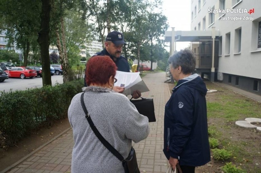 Uwaga na fałszywych policjantów! Dzielnicowi i listonosze...