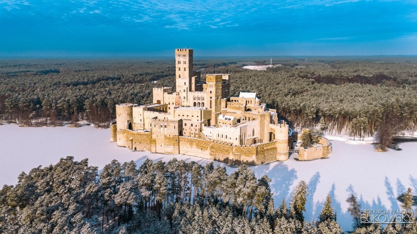 Zobacz unikalne zdjęcia zamku w Stobnicy wykonane przy...