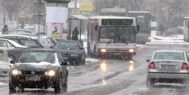 Do południa ulice Radomia były czarne, później zaczęło się tworzyć na nich błoto.