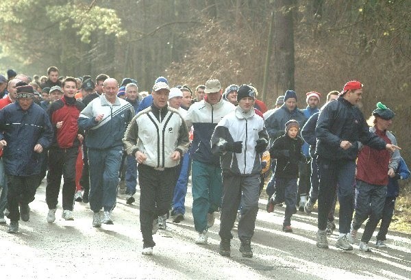 W biegu noworocznym uczestniczyło  kilkadziesiąt osób, w tym znani sportowcy i  bydgoscy radni.