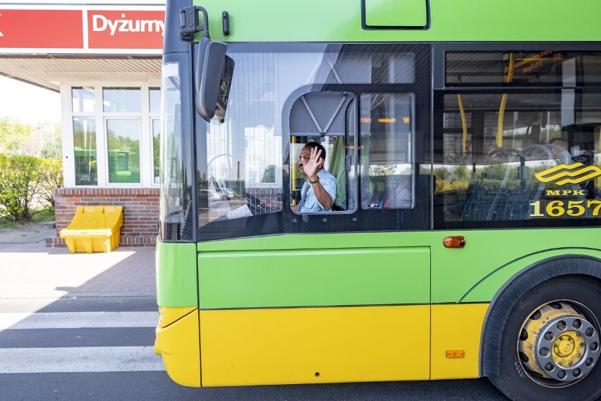 Do tej pory z powodu braku kierowców miesięcznie wypadało...