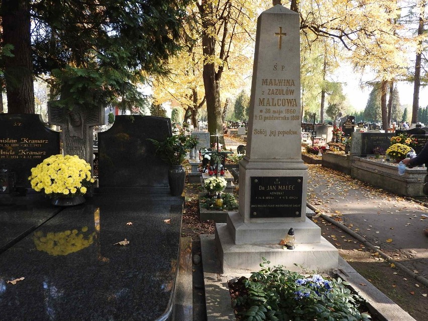 Kwesta na cmentarzu w Andrychowie w 2013 roku. Pozostałe...