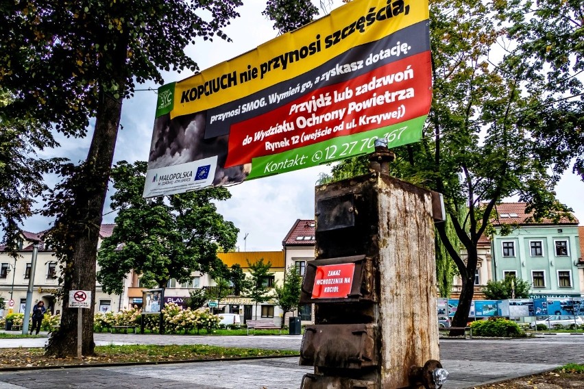 Pomnik kopciucha stanął na rynku w Skawinie i pozostanie tam...