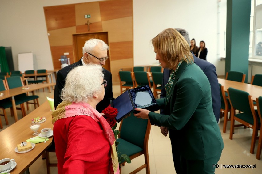 Diamentowe Gody w Staszowie. Piękny jubileusz 60-lecia małżeństwa świętowało 9 par. Zobacz zdjęcia