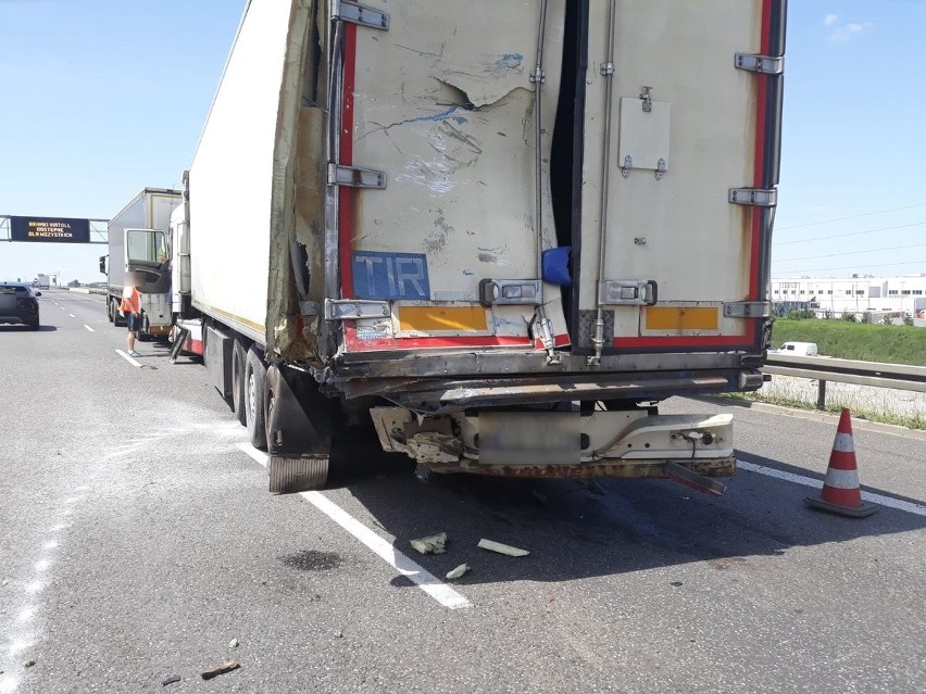 Wypadek trzech TIRów na autostradzie A4 w Gliwicach