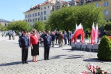 W Ostrowcu Świętokrzyskim uczczono Święto Pracy. Złożono kwiaty przed pomnikiem upamiętniającym egzekucję mieszkańców miasta