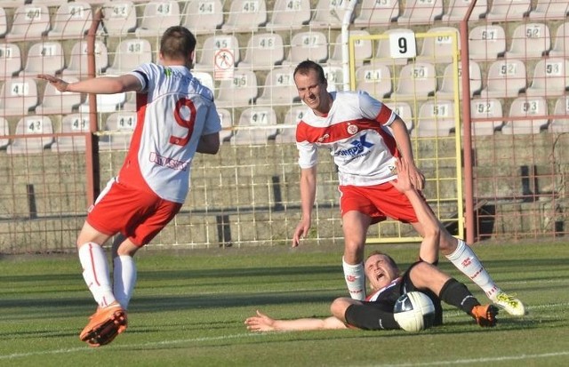 Łódzki Klub Sportowy przegrał przed własną publicznością z Sokołem Aleksandrów Łódzki i tym samym odniósł pierwszą porażkę przy al. Unii tej wiosny.