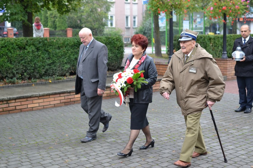 Tarnobrzeg. Mural „Zapory” odsłonięto w rocznicę napaści Sowietów na Polskę