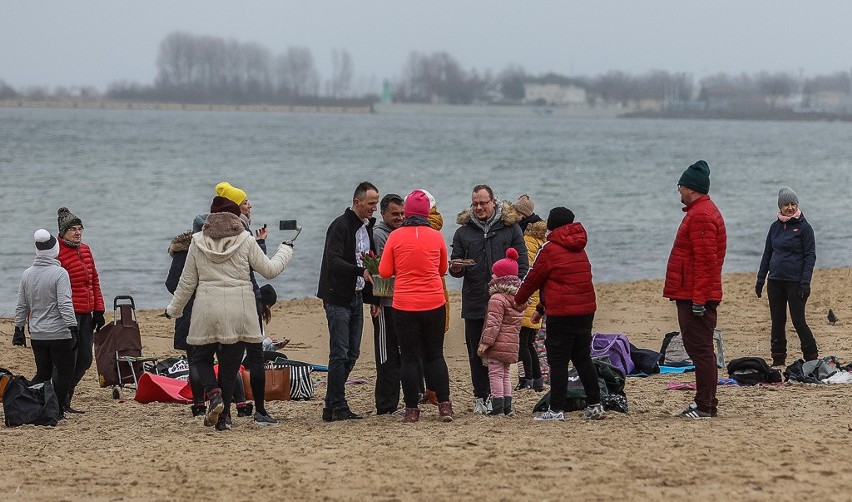 Jesienna niedziela po słonecznej sobocie. Tak było na plaży w Brzeźnie, spacerowiczów niewielu