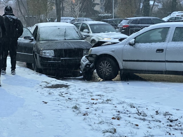 Stłuczka samochodów na ulicy Młynarskiej w Radomiu.