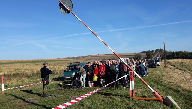 Pielgrzymi z Polski co roku uczestniczą w uroczystościach odpustowych Matki Bożej Różańcowej w Niżankowicach. Znajdujący się w tej niewielkiej miejscowości kościół określany jest jako Sanktuarium MB Opatrznościowej, zwanej też „płaczącą”. Od granicy z Polską do kościoła jest ok. 2 - 3 km.