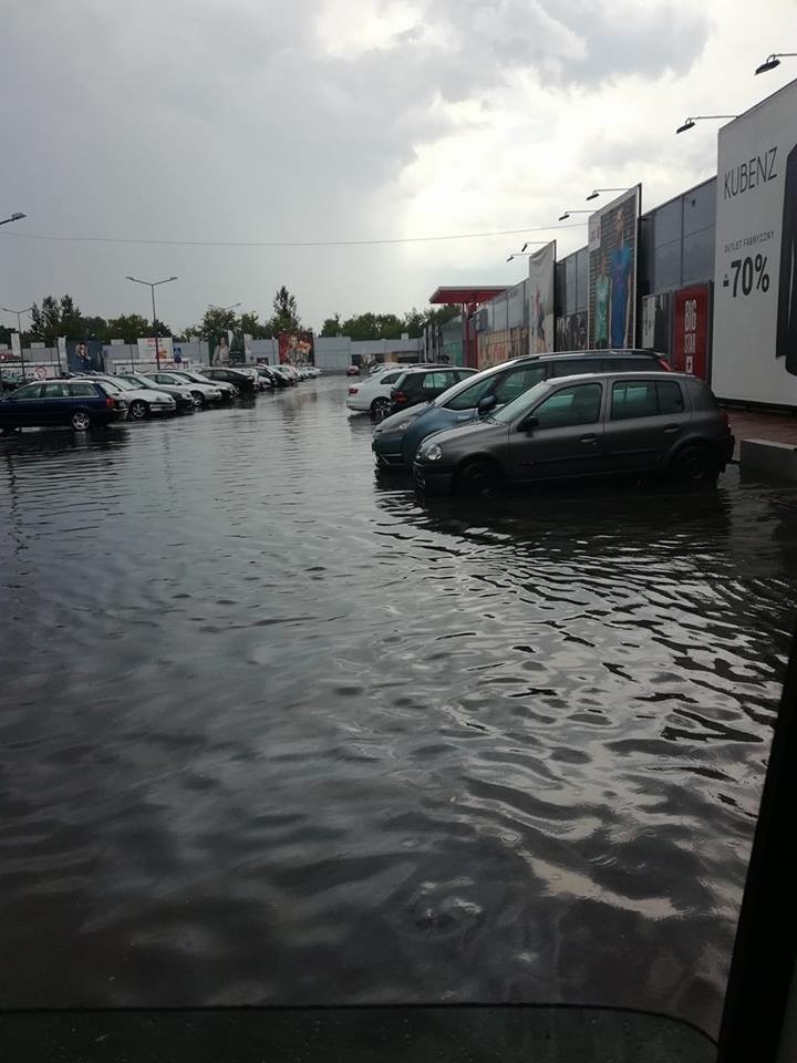 Zalany Białystok. 20.06.2017. Utrudnienia w ruchu. Nieprzejezdne są niektóre ulice [ZDJĘCIA, WIDEO]