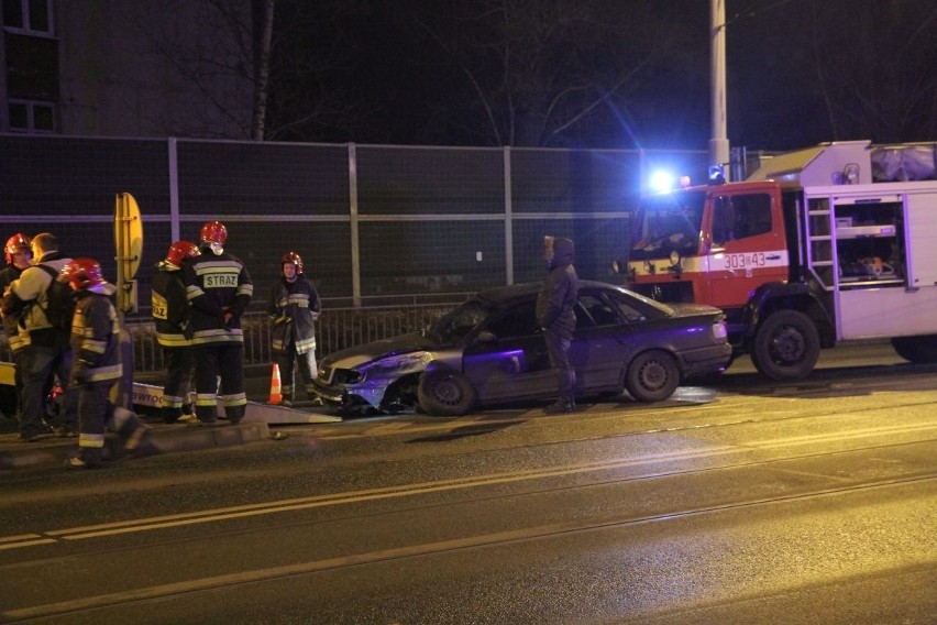 Wrocław: Wypadek na Krakowskiej. Autobus zderzył się z audi (ZDJĘCIA)