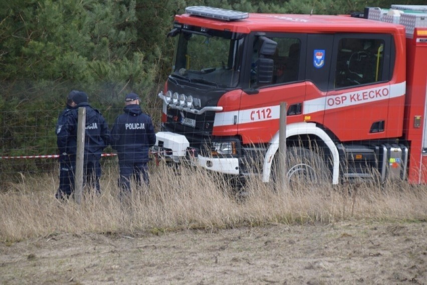 Pilot znajdował się w środku i był zapięty w pasy. Mimo...