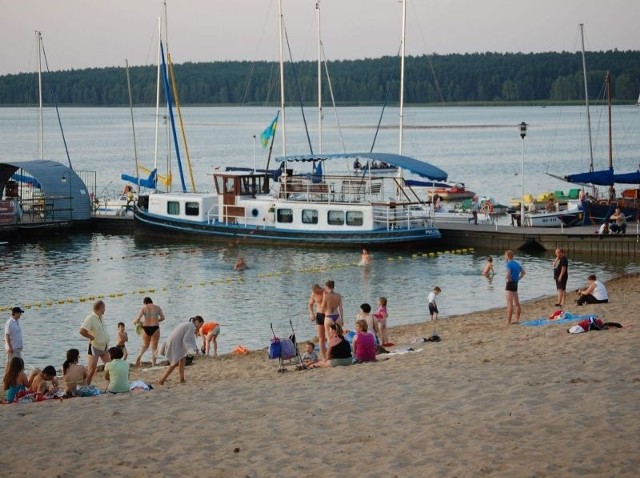 Na plaży w Pieczyskach,  w najbliższą sobotę, oprócz kąpieli, czekać będą  na gości konkursy i zabawa. Warto tu zjechać w ten weekend.