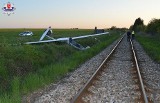 Szybowiec spadł na torowisko w pobliżu lotniska w Mokrem. Pilot ranny