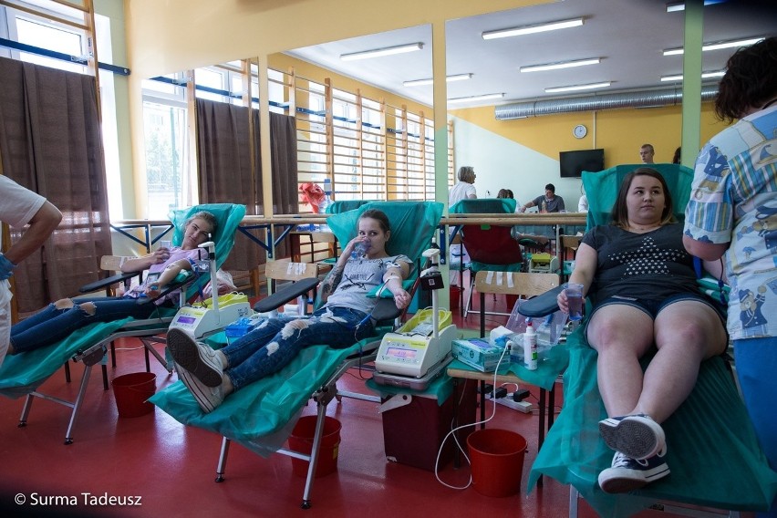 W stargardzkim ekonomiku "Młoda krew ratuje życie". Oddawali krew z myślą o chorym na białaczkę strażaku