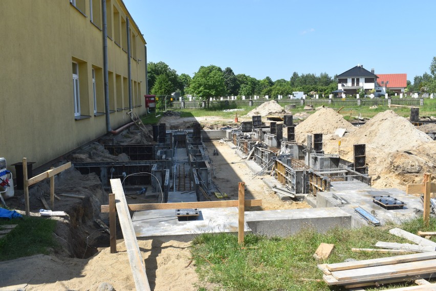 Budowa hali sportowej w Gronowie w gminie Dąbie.
