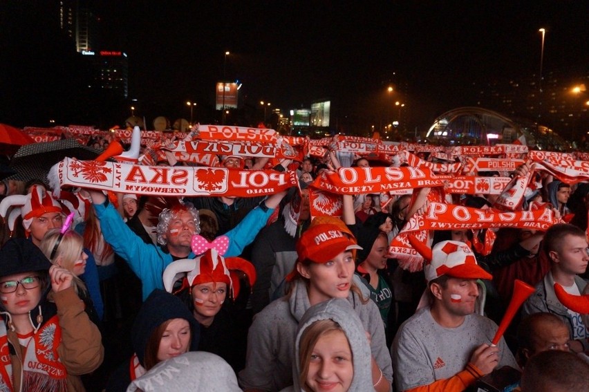 Polacy mistrzami świata! Tak po meczu bawią się Katowice. Kibice i fajerwerki [ZDJĘCIA, WIDEO]