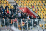 Kibice Korony Kielce dopingowali zespół w wyjazdowym meczu PKO Ekstraklasy z Jagiellonią Białystok. Zobaczcie zdjęcia