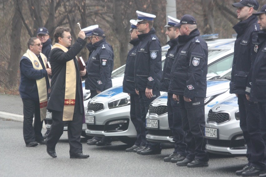 Policjanci dostali nowe radiowozy