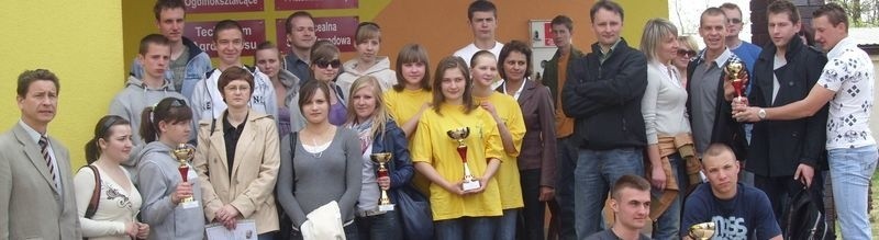 Uczniowie szkół z Ostrołęki i powiatu rywalizowali w zawodach "Sprawni jak żołnierze". Zobacz wyniki i zdjęcia