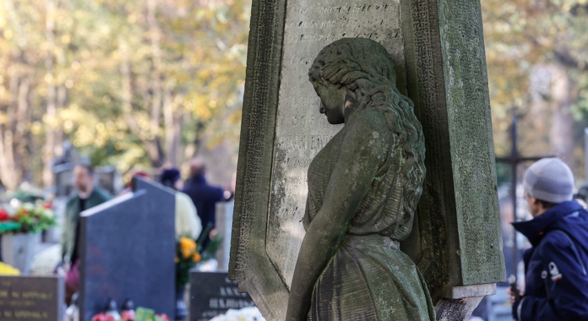Procesja z modlitwą za zmarłych na Cmentarzu Pobitno w Rzeszowie [ZDJĘCIA]