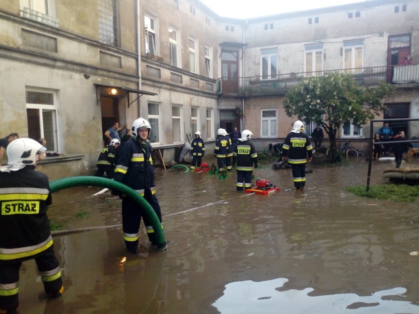 Podpisano umowę na budowę nowego kanału deszczowego w Brzezinach. Czy inwestycja uwolni miasto od ciągłych podtopień?