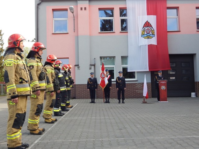 W poniedziałek na placu przy Komendzie Powiatowej Państwowej Straży Pożarnej w Lipsku odbył się uroczysty apel z okazji Dnia Strażaka.