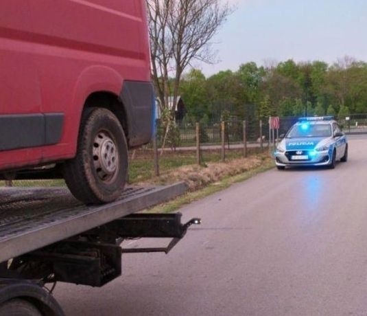 Policjanci z Grójca zatrzymali czterech mężczyzn, którzy chcieli ukraść silnik z jednej z posesji.