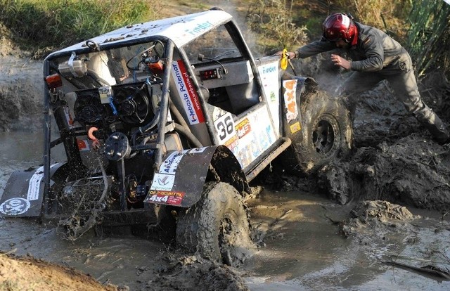 Załoga nr 36, czyli Jacek Ambrozik i Arkadiusz Najder zwycięzcy klasy Extreme na trasie rajdu.