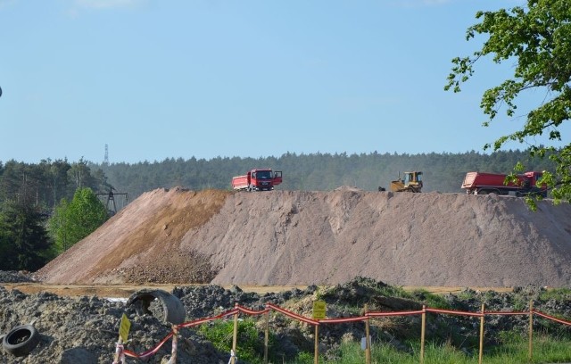 Ile potrzeba materiałów do budowy niespełna ośmiu kilometrów drogi ekspresowej, pokazuje ta fotografia.