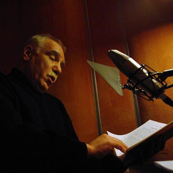 Prof. Michał Abdalla podczas nagrania w studio.