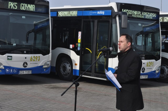 Sześć nowych autobusów będzie kursować na trasie Gdynia - Rewa. Zaprezentowano je w poniedziałek 5.03.2018 r. na parkingu galerii Szperk w Kosakowie