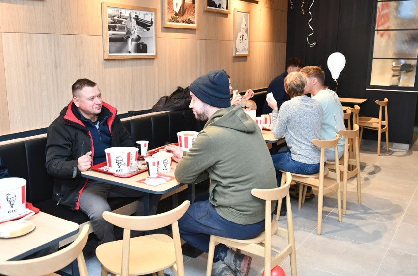 Restauracja KFC w Szewcach, przy drodze ekspresowej numer 7....