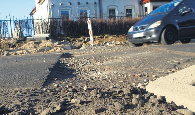 Tak dziś wygląda główna ulica wylotowa z Koszalina na Kołobrzeg. Do środy drogowcy mają czas na jej naprawę